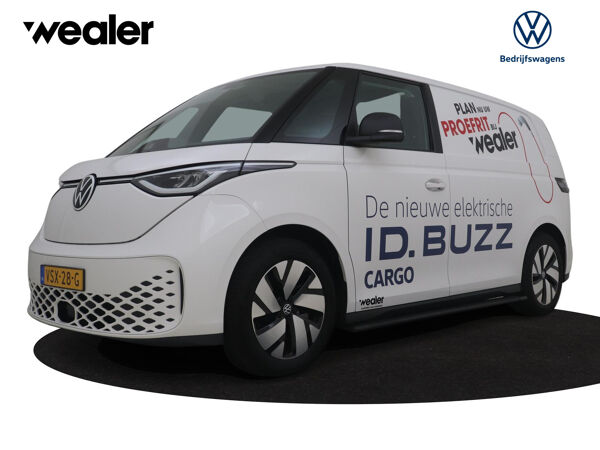VW-Bedrijfswagens ID. Buzz Cargo L1H1 77 kWh Introduction 204 pk Automaat (Demo) | Trekhaak | LM 19" | Navigatie | Apple Carplay | Schot Hoog+bindrail | Houten Vloer+Zijwandbekleding | Treeplank Zwart L+R