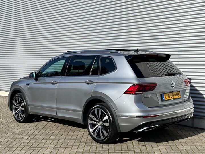Volkswagen Tiguan Allspace 1.5 TSI Highline Business R 7p. | 150 PK | Panoramadak | Trekhaak | Navigatie | Stoelverwarming | 7 zitplaatsen