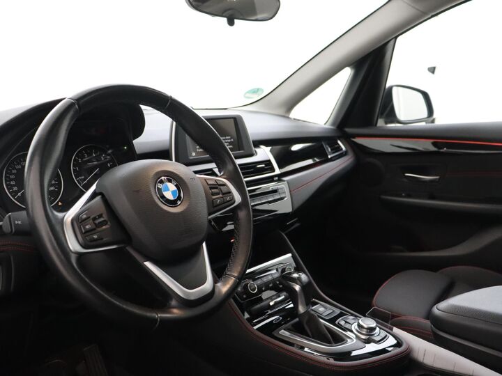 BMW 2-serie Active Tourer 218iA 136pk Executive Sportline- Panoramadak, Keyless entry, Sportstoelen, Afneembare trekhaak.