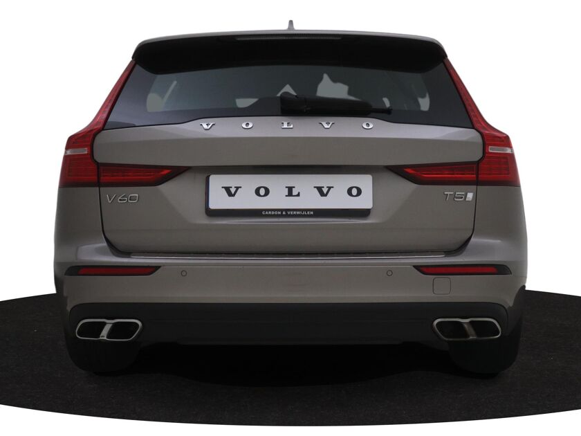 Volvo V60 2.0 T5 250 PK Momentum Pro Sport Pack, lederen verwarmde sportstoelem, 19: LM-velgen, trekhaak wegklapbaar