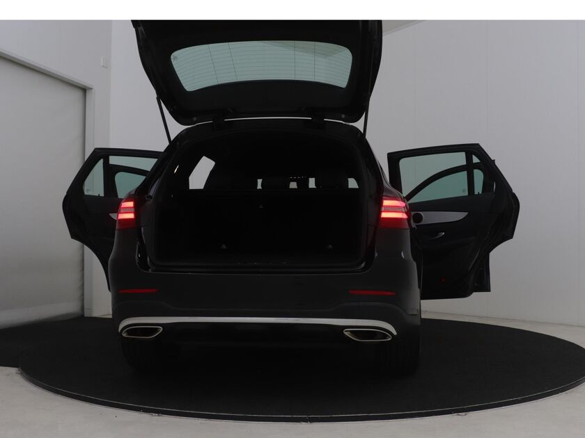 Mercedes-Benz GLC-klasse 250 211 PK 4MATIC AMG-style- 19"LM-velgen, Leder/alcantara verwarmde sportstoelen, achterklep elektrisch.