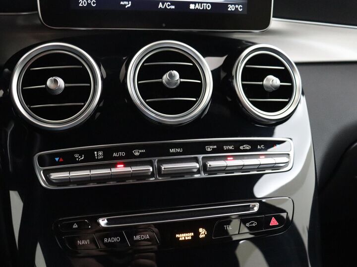 Mercedes-Benz GLC-klasse 250 211 PK 4MATIC AMG-style- 19"LM-velgen, Leder/alcantara verwarmde sportstoelen, achterklep elektrisch.