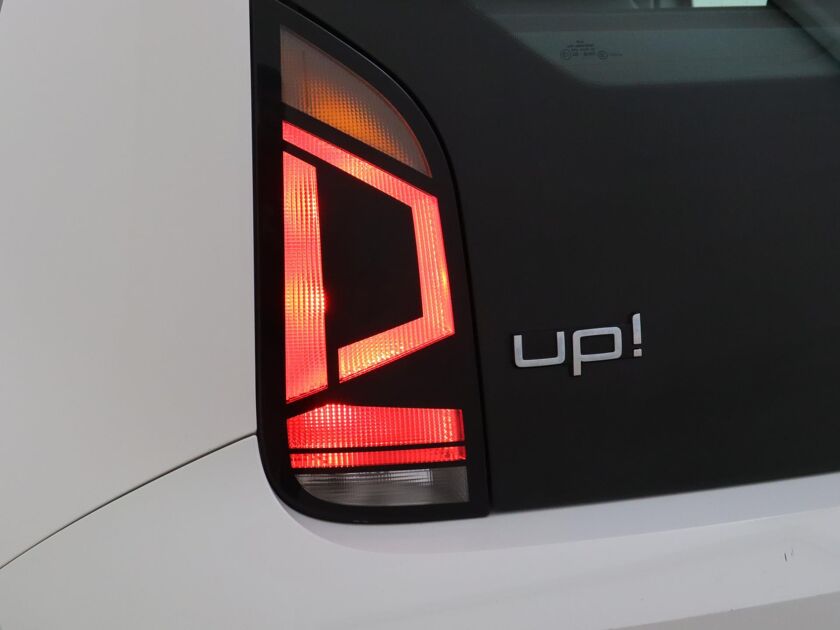 Volkswagen Up! 1.0 60 PK  BMT move up! PDC achteren, MF-stuurwiel, Licht- en regensensor, Achteruitrijcamera