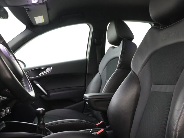 Audi A1 Sportback 1.0 TFSI Sport S line Edition S-line in- en exterieur, ECC, PDC voor en achter, Spiegels elektrisch inklapbaar.