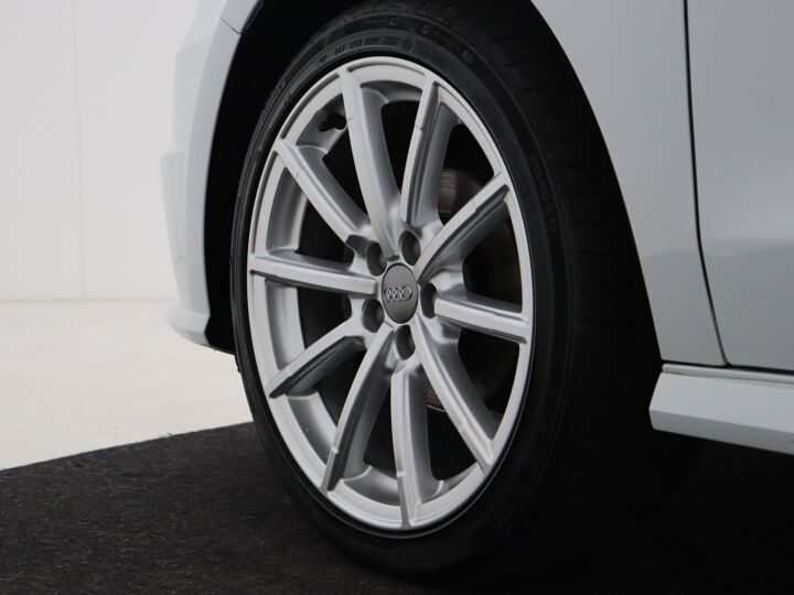 Audi A1 Sportback 1.0 TFSI Sport S line Edition S-line in- en exterieur, ECC, PDC voor en achter, Spiegels elektrisch inklapbaar.