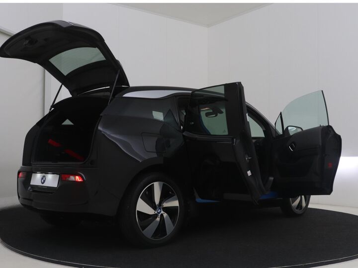 BMW i3 Basis 94Ah 33 kWh 19" LM-velgen, navigatiesysteem, sportstoelen.