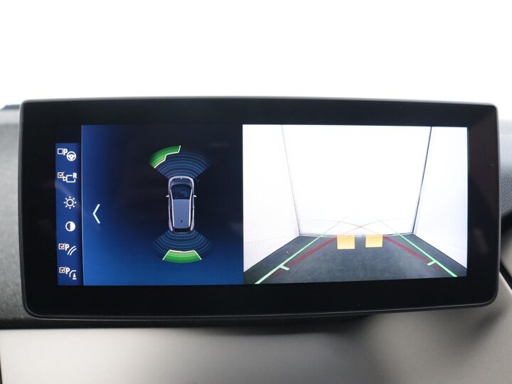BMW i3 Basis 94Ah 33 kWh 19" LM-velgen, navigatiesysteem, sportstoelen.
