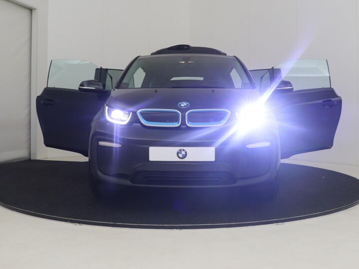 BMW i3 Basis 94Ah 33 kWh 19" LM-velgen, navigatiesysteem, sportstoelen.