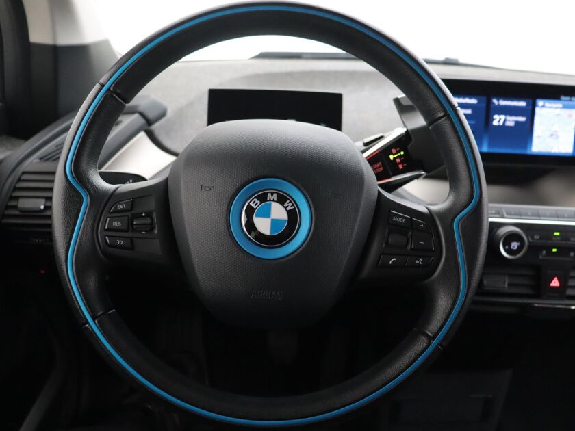 BMW i3 Basis 94Ah 33 kWh 19" LM-velgen, navigatiesysteem, sportstoelen.