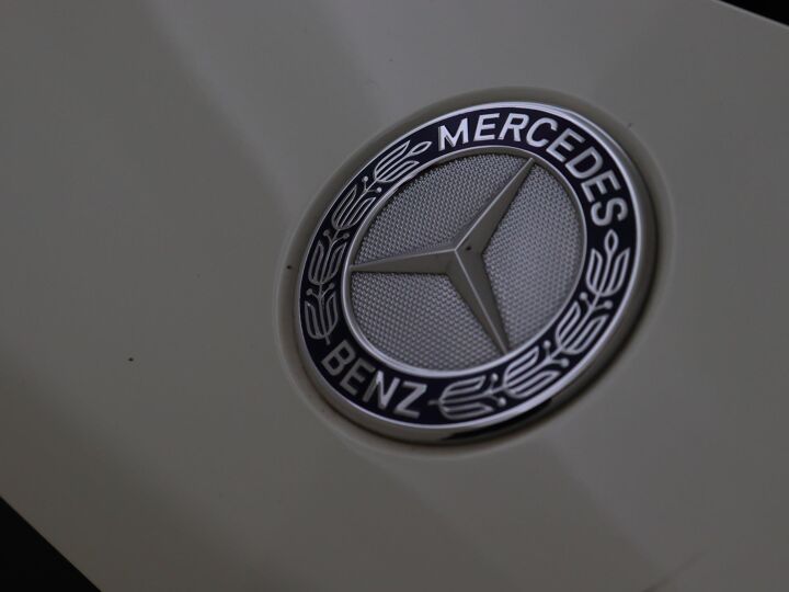 Mercedes-Benz GLA-klasse 180 AMG 122 PK  Night Edition Plus AMG uitvoering, 19"LM velgen, Alcantara bekleding, PDC voor en achter.