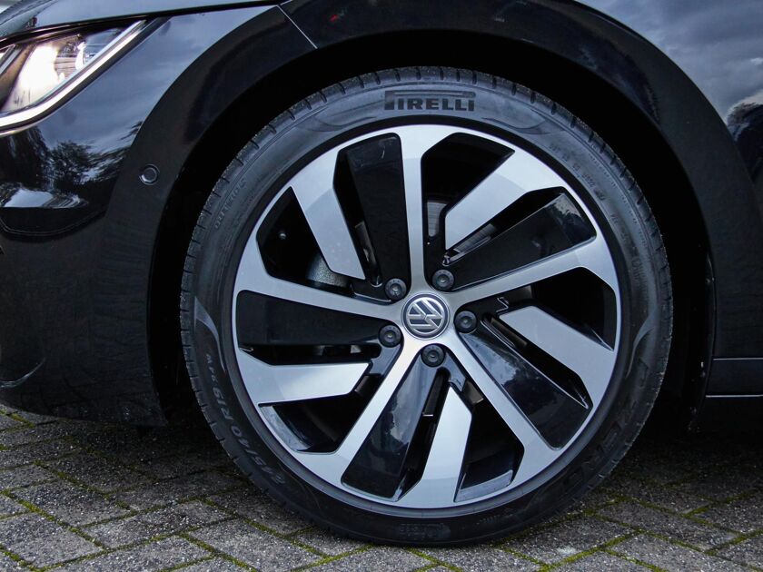 Volkswagen Arteon 1.5 TSI Business R | ACC | Panorama Schuifdak | Dynaudio | 360 Graden camera | 19" LM |