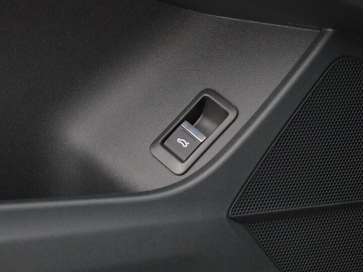 Audi Q4 e-tron 40 Launch edition Advanced | 204PK | Panoramadak | Key-Less | Digital Cockpit | Navigatie | Leder |