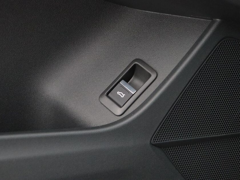 Audi Q4 e-tron 40 Launch edition Advanced | 204PK | Panoramadak | Key-Less | Digital Cockpit | Navigatie | Leder |