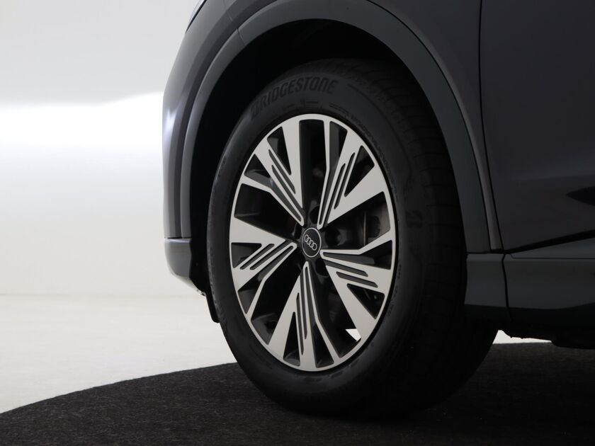 Audi Q4 e-tron 40 Launch edition Advanced | 204PK | Panoramadak | Key-Less | Digital Cockpit | Navigatie | Leder |
