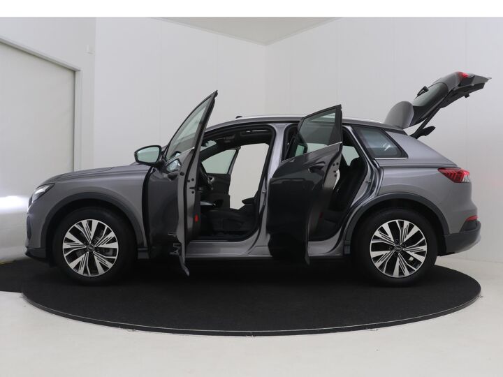 Audi Q4 e-tron 40 Launch Edition Advanced | 204 pk | Panoramadak | Lederen bekleding | LM 19"  | Virtual Cockpit | Navigatie | DAB | Voorstoelen Verwarmd |