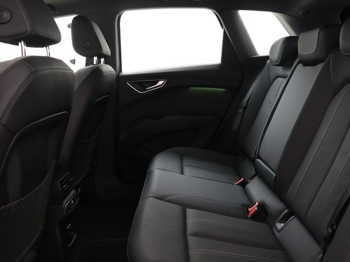 Audi Q4 e-tron 40 Launch Edition Advanced | 204 pk | Panoramadak | Lederen bekleding | LM 19"  | Virtual Cockpit | Navigatie | DAB | Voorstoelen Verwarmd |