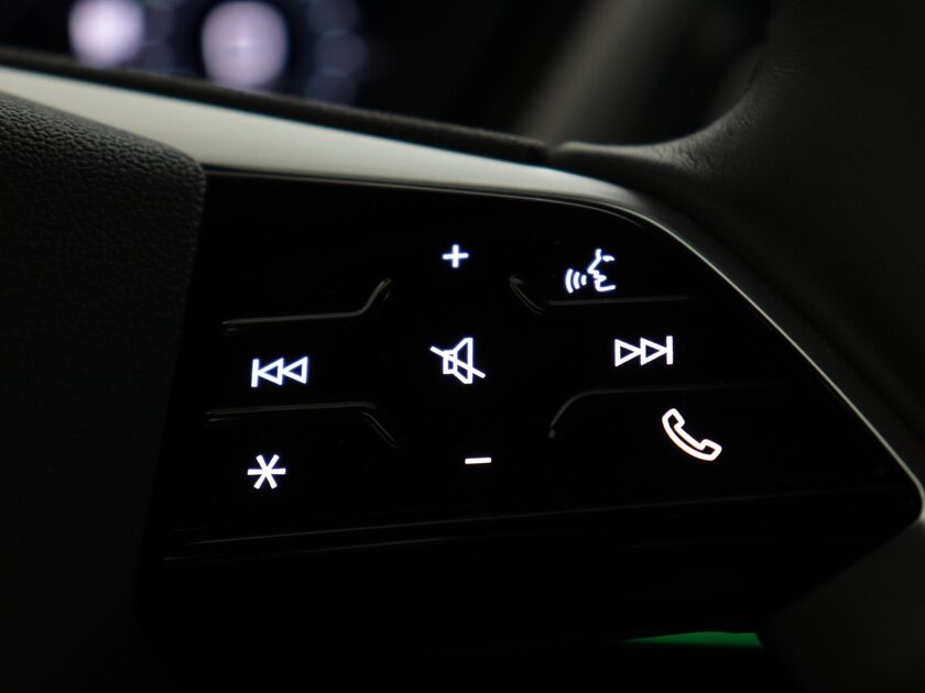 Audi Q4 e-tron 40 Launch Edition Advanced | 204 pk | Panoramadak | Lederen bekleding | LM 19"  | Virtual Cockpit | Navigatie | DAB | Voorstoelen Verwarmd |
