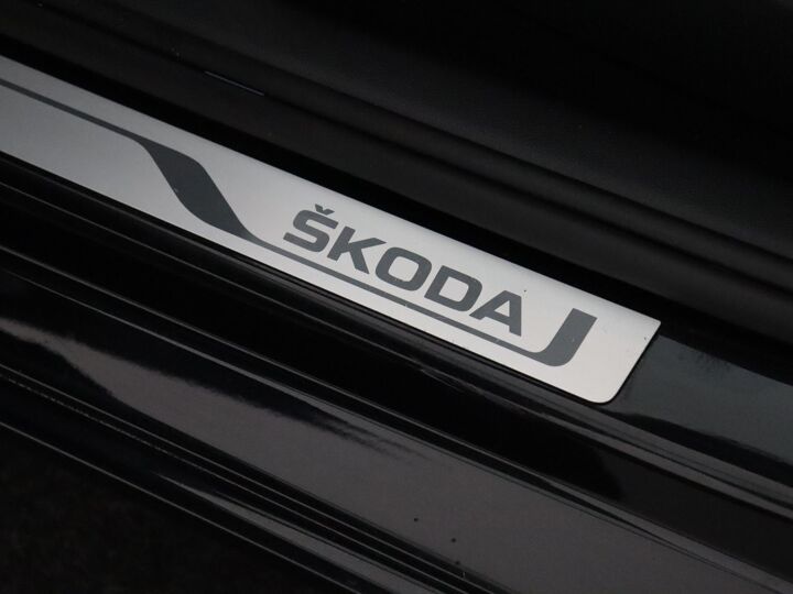 Škoda Rapid Spaceback 1.0 TSI Greentech Clever | 95 PK | Stoelverwarming |  Parkeersensoren | Multifunctioneel Stuurwiel | Velgen LM 16” | Airco |