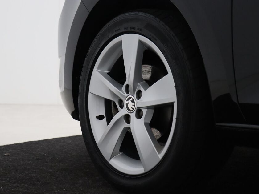 Škoda Rapid Spaceback 1.0 TSI Greentech Clever | 95 PK | Stoelverwarming |  Parkeersensoren | Multifunctioneel Stuurwiel | Velgen LM 16” | Airco |