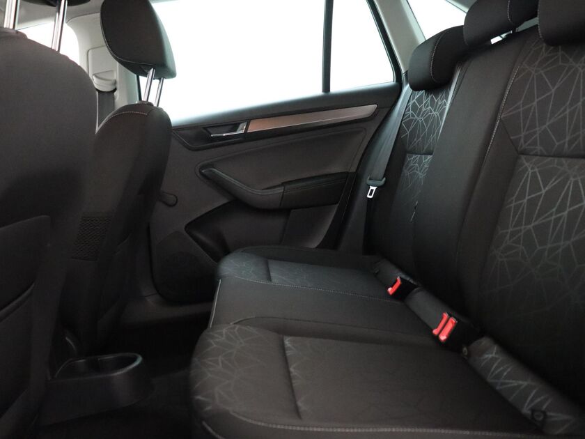 Škoda Rapid Spaceback 1.0 TSI Greentech Clever | 95 PK | Stoelverwarming |  Parkeersensoren | Multifunctioneel Stuurwiel | Velgen LM 16” | Airco |
