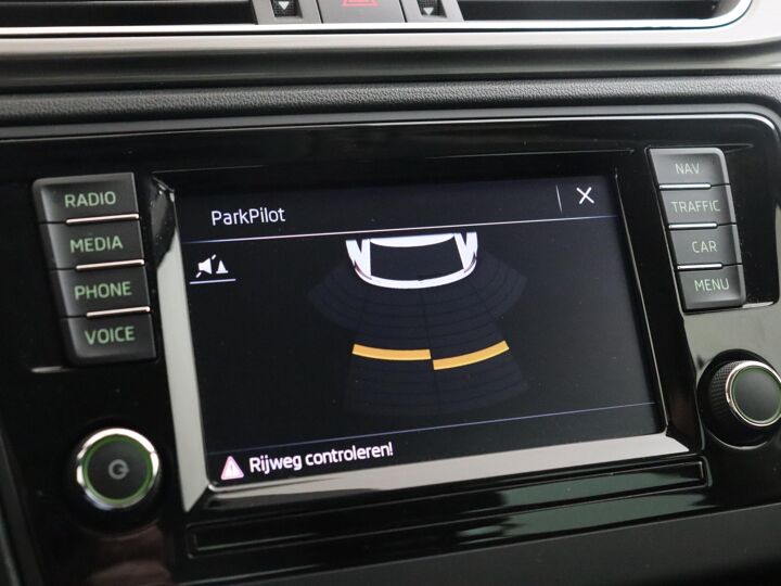 Škoda Rapid Spaceback 1.0 TSI Greentech Clever | 95 PK | Stoelverwarming |  Parkeersensoren | Multifunctioneel Stuurwiel | Velgen LM 16” | Airco |