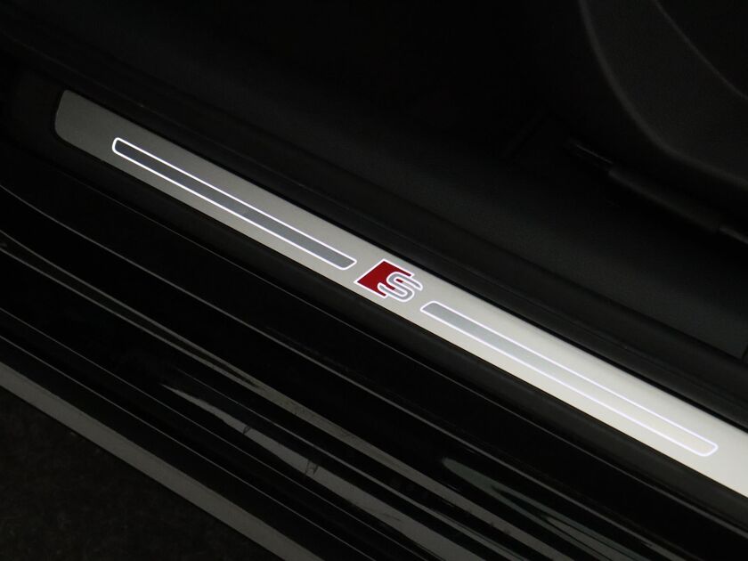 Audi A3 Sportback 35 TFSI CoD Advance Sport Aut.| 150 PK | Stoelverwarming | Panoramadak | Extra Getint Glas | DAB |