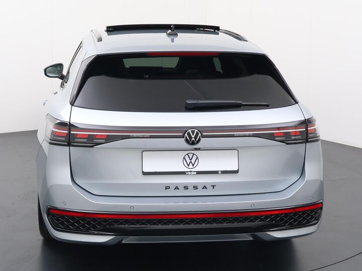 Volkswagen Passat Variant R-Line Business 1.5 110 kW / 150 pk eTSI Variant 7 versn. DSG Black Style