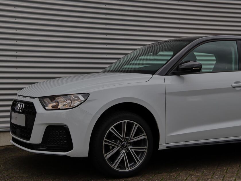 Audi A1 Sportback Advanced edition 25 TFSI 70 kW / 95 pk Sportback 5 versn. Hand | Audi Virtual cockpit | Cruise control | LED achterlichten | Optiekpakket zwart | Parkeersensoren achter | 17'' LMV | Apple Carplay/Android Auto | Sportstuur plus