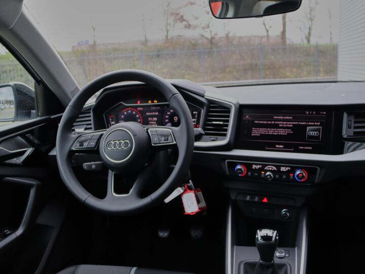 Audi A1 Sportback Advanced edition 25 TFSI 70 kW / 95 pk Sportback 5 versn. Hand | Audi Virtual cockpit | Cruise control | LED achterlichten | Optiekpakket zwart | Parkeersensoren achter | 17'' LMV | Apple Carplay/Android Auto | Sportstuur plus