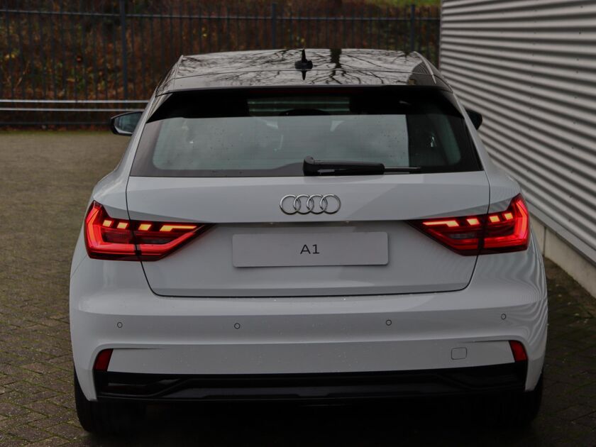 Audi A1 Sportback Advanced edition 25 TFSI 70 kW / 95 pk Sportback 5 versn. Hand | Audi Virtual cockpit | Cruise control | LED achterlichten | Optiekpakket zwart | Parkeersensoren achter | 17'' LMV | Apple Carplay/Android Auto | Sportstuur plus