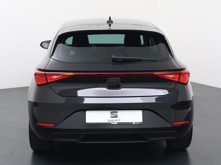 SEAT Leon Style Business Intense 1.5 | 130PK | Lederen bekleding | Lichtmetalen velgen 18 " | Apple carplay & Android Auto |