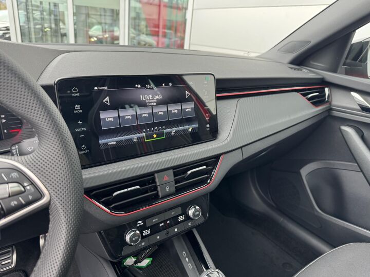 Škoda Scala Monte Carlo 1.0 TSI 115 pk Panoramadak | Navigatie | Camera | Apple Carplay/Android Auto | Lichtmetalen velgen 18" | Climate conrol |