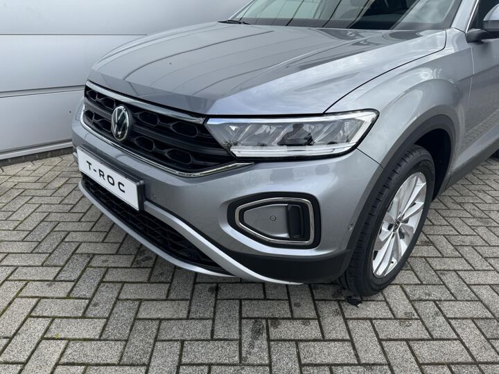 Volkswagen T-Roc Life Edition 1.0 81 kW / 110 pk TSI SUV 6 versn. H and