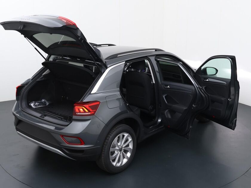 Volkswagen T-Roc Life Edition 1.0 81 kW / 110 pk TSI SUV 6 versn. H and