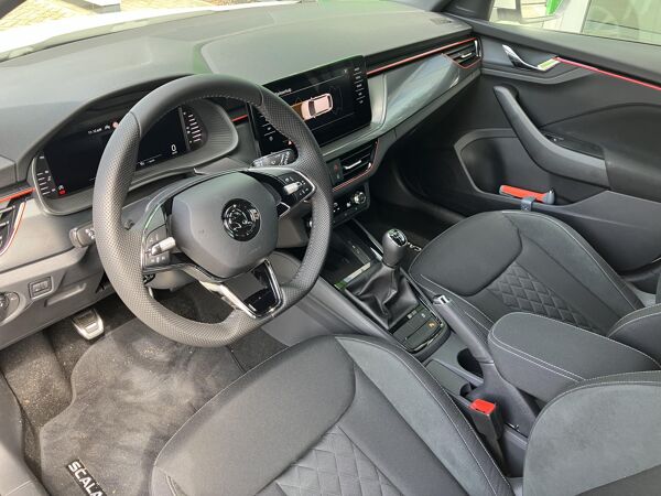 Škoda Scala Sport Business 1.0 TSI 110 pk | Navigatie | 18'' Lichtmetalen velgen | Apple Carplay/Android Auto | Adaptieve cruise control |