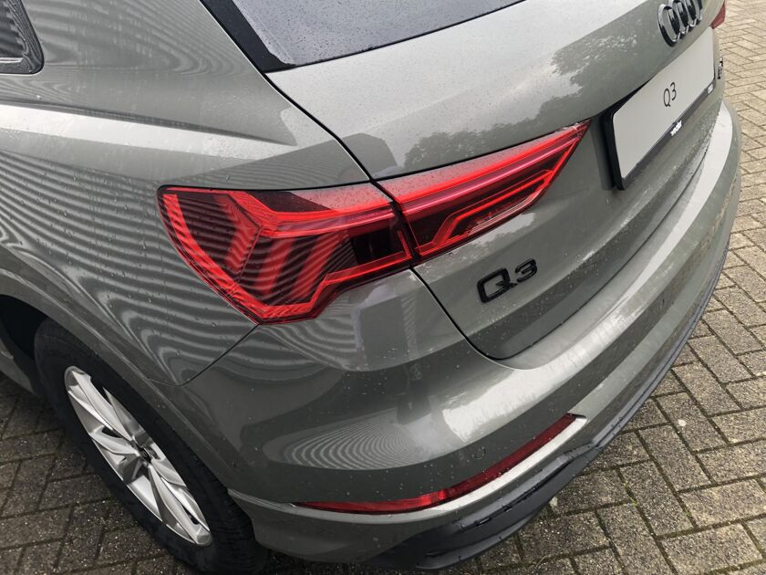 Audi Q3 S Edition 45 TFSI e 180 kW / 245 pk Adaptive Cruise Controle | Comfortsleutel | Leer mono pur bekleding | Lendensteun voor | Lichtpakketplus Ambiente light multicolour | Optiekpakket Zwart Plus | Privacy Glass | Stoelverwarming voor