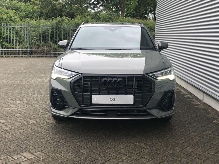 Audi Q3 S Edition 45 TFSI e 180 kW / 245 pk Adaptive Cruise Controle | Comfortsleutel | Leer mono pur bekleding | Lendensteun voor | Lichtpakketplus Ambiente light multicolour | Optiekpakket Zwart Plus | Privacy Glass | Stoelverwarming voor