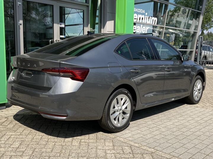 Škoda Octavia First Edition 1.5 TSI m-HEV 115 pk DSG | Automaat | Navigatie | Adaptieve cruise control | Apple Carplay/Android Auto | 17" lichtmetalen velgen |