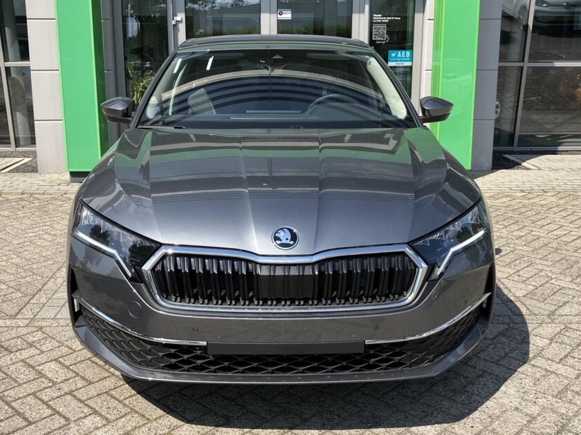 Škoda Octavia First Edition 1.5 TSI m-HEV 115 pk DSG | Automaat | Navigatie | Adaptieve cruise control | Apple Carplay/Android Auto | 17" lichtmetalen velgen |