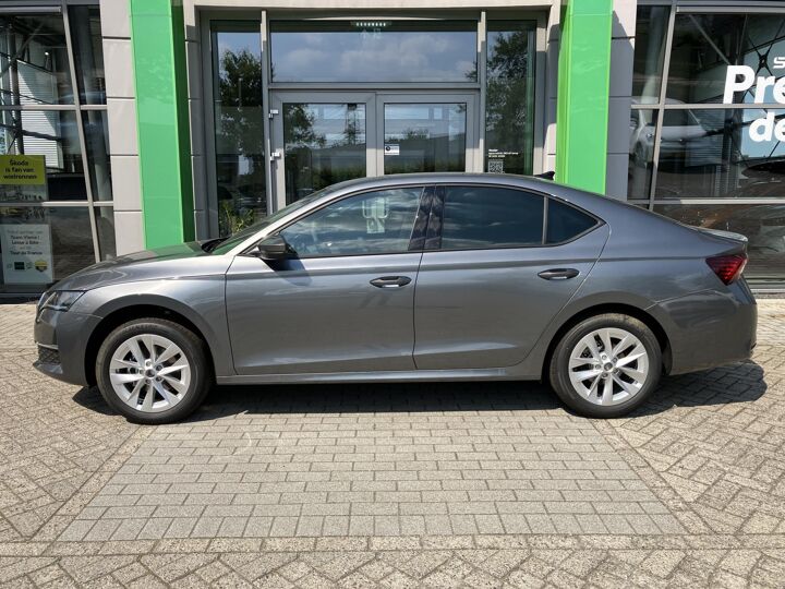 Škoda Octavia First Edition 1.5 TSI m-HEV 115 pk DSG | Automaat | Navigatie | Adaptieve cruise control | Apple Carplay/Android Auto | 17" lichtmetalen velgen |