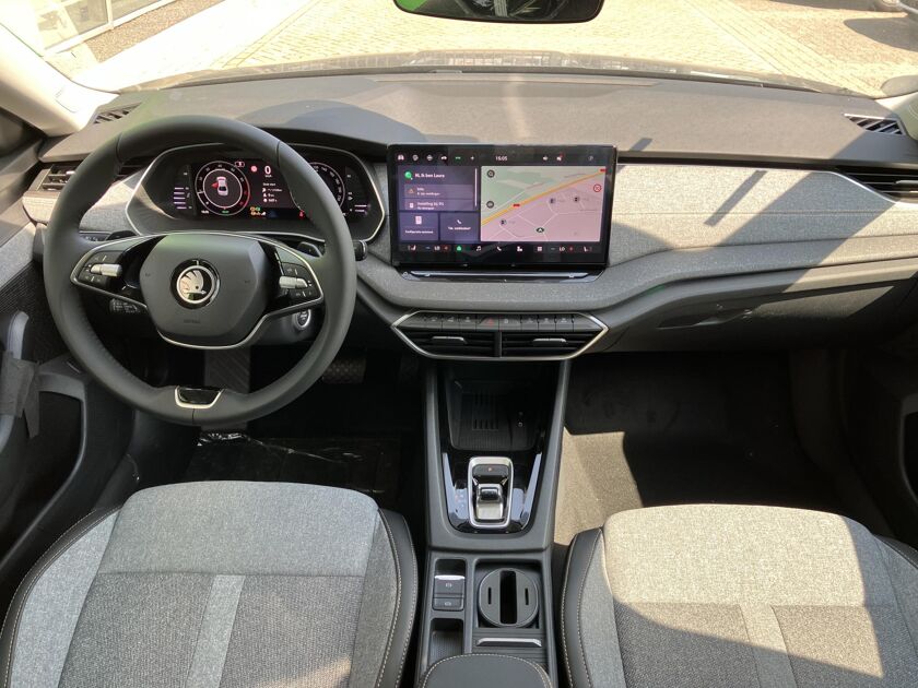 Škoda Octavia First Edition 1.5 TSI m-HEV 115 pk DSG | Automaat | Navigatie | Adaptieve cruise control | Apple Carplay/Android Auto | 17" lichtmetalen velgen |