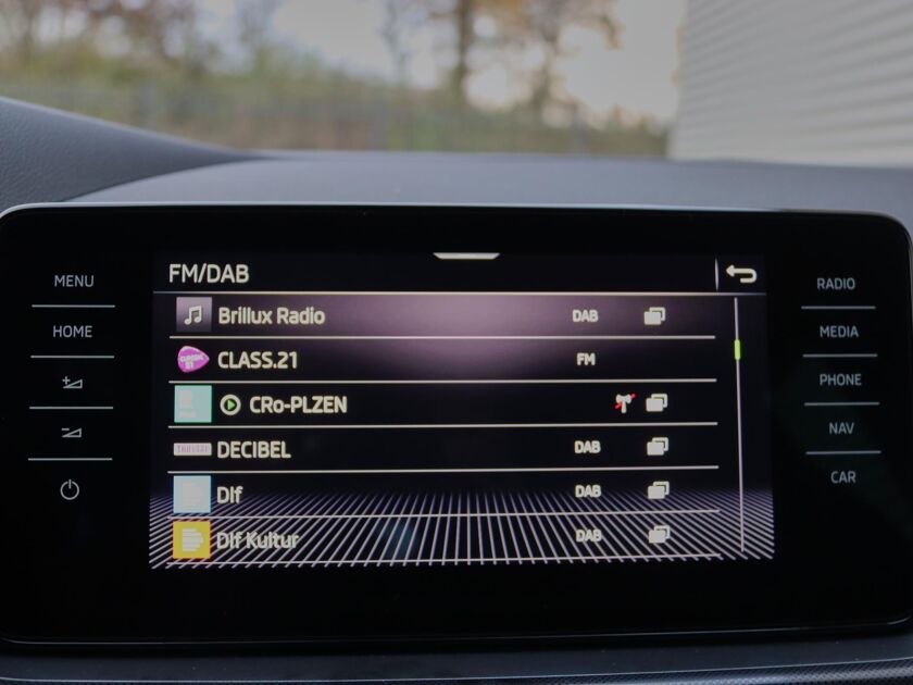 Škoda Scala Sport Business 1.0 TSI 110 pk | Navigatie | Apple Carplay/Android Auto | Adaptieve cruise control | lichtmetalen velgen 18" |