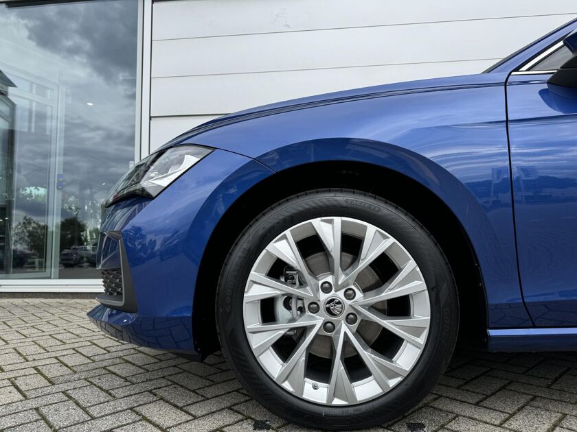 Škoda Superb First Edition 1.5 TSI m-HEV 150 pk DSG | Automaat | Elektrische achterklep | Navigatie | Adaptieve cruise control | 18'' Lichtmetalen velgen | Camera |