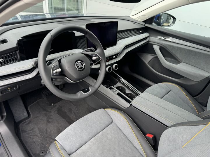 Škoda Superb First Edition 1.5 TSI m-HEV 150 pk DSG | Automaat | Elektrische achterklep | Navigatie | Adaptieve cruise control | 18'' Lichtmetalen velgen | Camera |