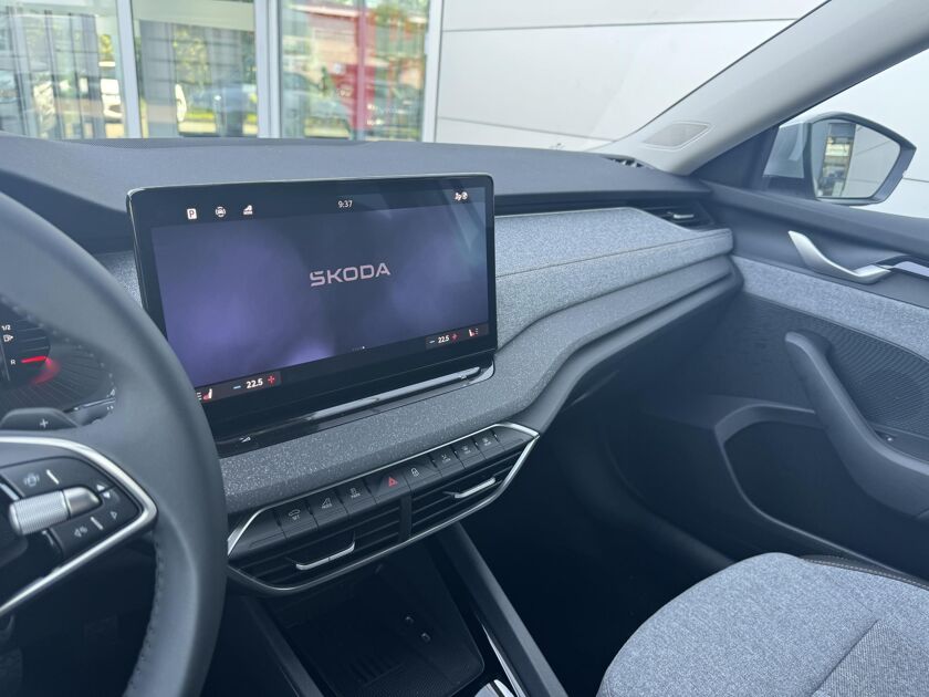 Škoda Octavia First Edition 1.5 TSI m-HEV 115 pk DSG | Automaat | Navigatie | Adaptieve cruise control | Apple Carplay/Android Auto | 17" lichtmetalen velgen |