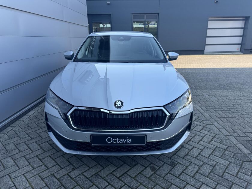 Škoda Octavia First Edition 1.5 TSI m-HEV 115 pk DSG | Automaat | Navigatie | Adaptieve cruise control | Apple Carplay/Android Auto | 17" lichtmetalen velgen |