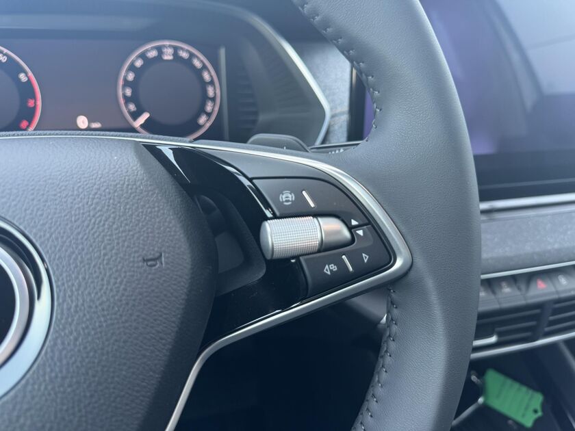 Škoda Octavia First Edition 1.5 TSI m-HEV 115 pk DSG | Automaat | Navigatie | Adaptieve cruise control | Apple Carplay/Android Auto | 17" lichtmetalen velgen |