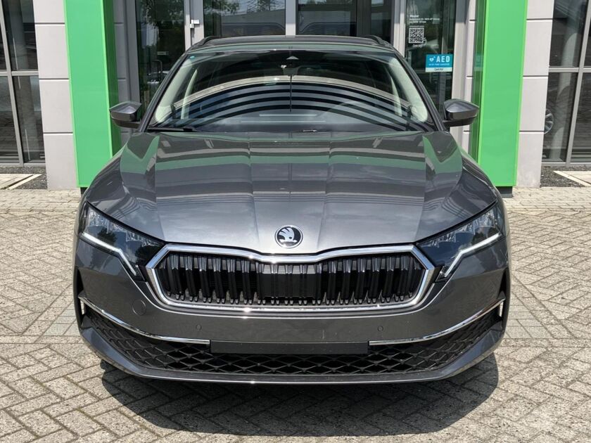 Škoda Octavia combi First Edition 1.5 TSI m-HEV 115 pk DSG | Automaat | Navigatie | Adaptieve cruise control | Apple Carplay/Android Auto | 17" lichtmetalen velgen |