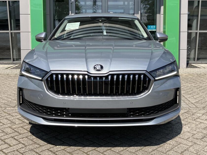 Škoda Superb First Edition 1.5 TSI m-HEV 150 pk DSG | Automaat | Elektrische achterklep | Navigatie | Adaptieve cruise control | 18'' Lichtmetalen velgen | Camera |