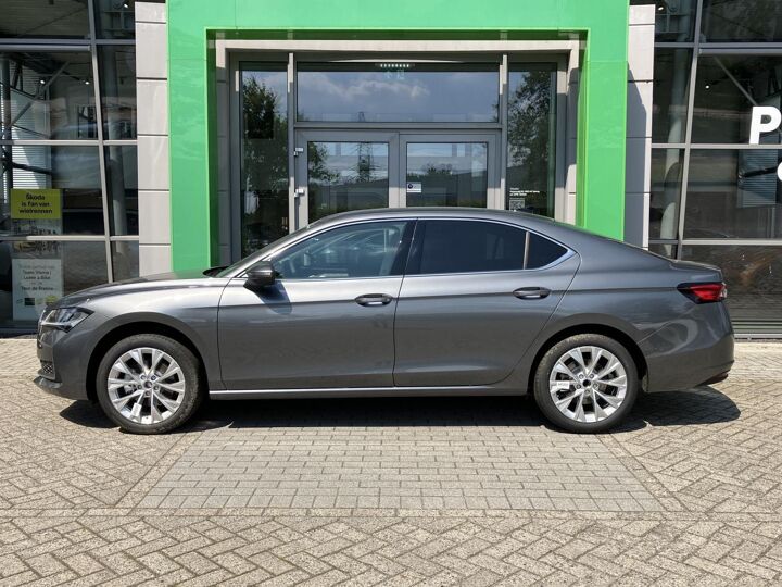 Škoda Superb First Edition 1.5 TSI m-HEV 150 pk DSG | Automaat | Elektrische achterklep | Navigatie | Adaptieve cruise control | 18'' Lichtmetalen velgen | Camera |